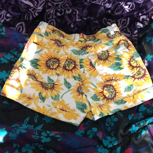AA sunflower shorts - Picture 3 of 5